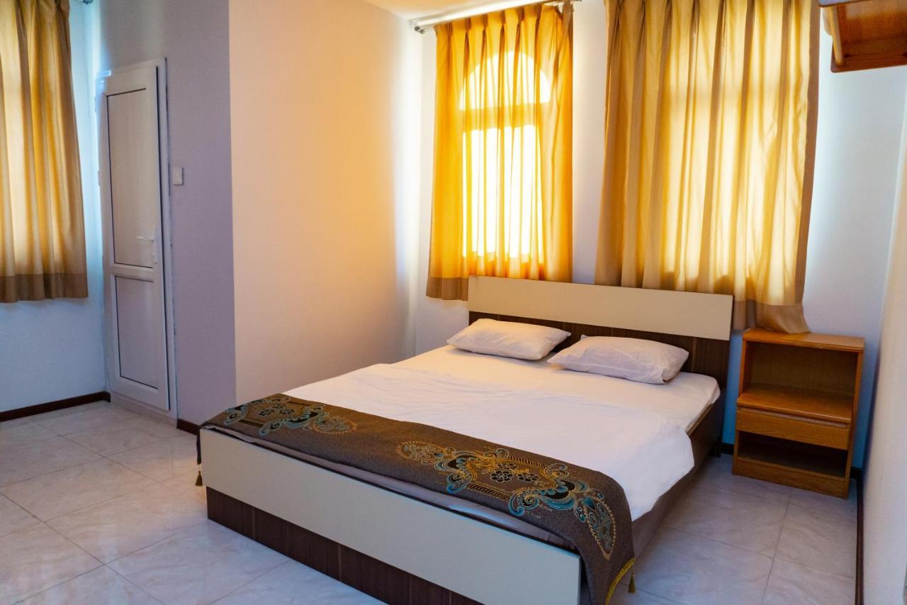 White Horse Hotel Баку Екстериор снимка
