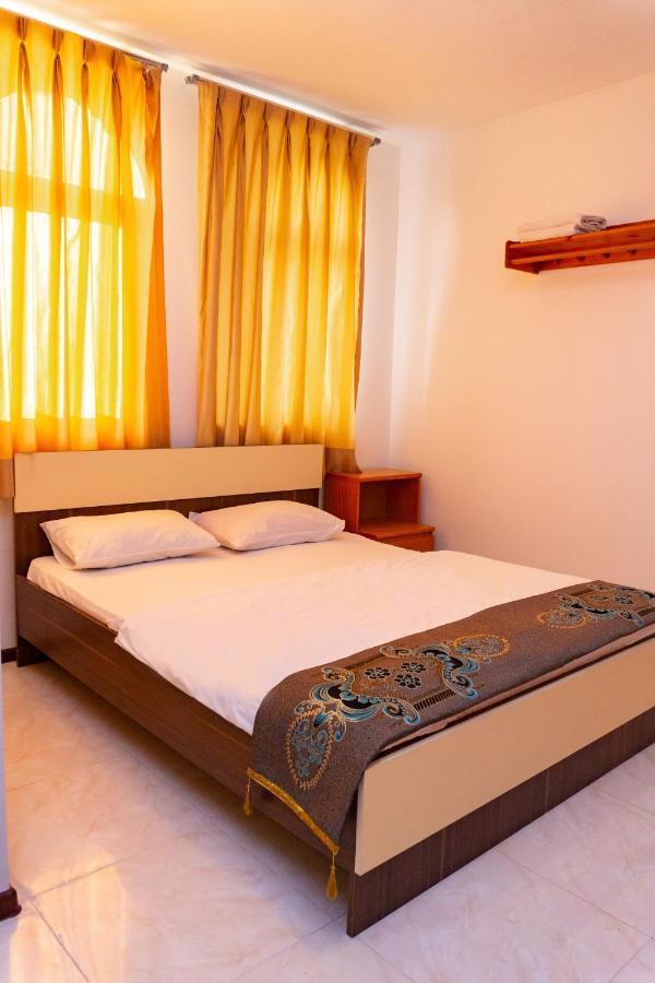 White Horse Hotel Баку Екстериор снимка